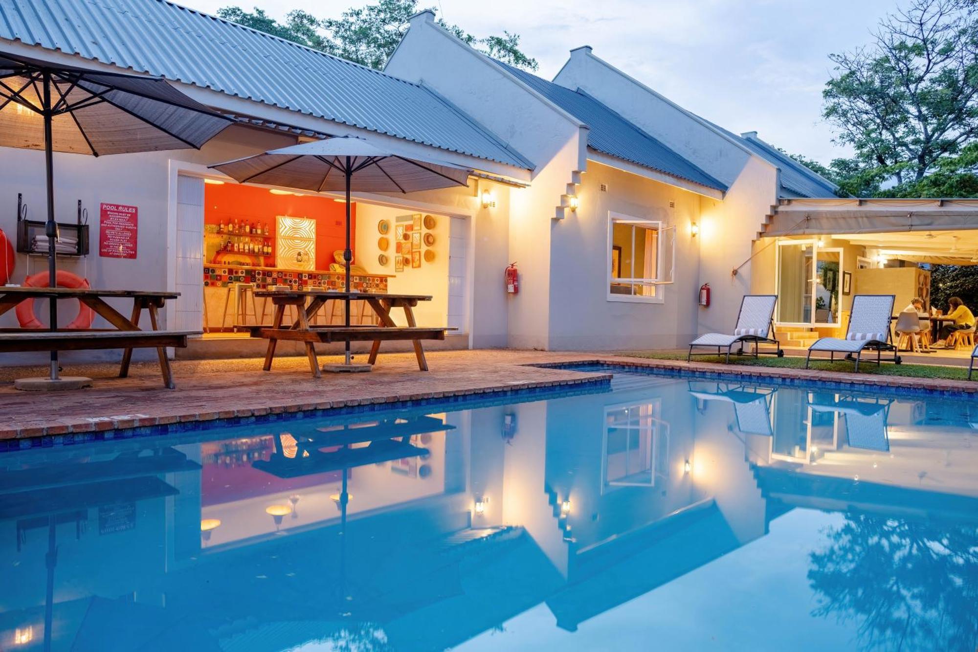 Phezulu Guest Lodge Victoria Falls Exterior photo